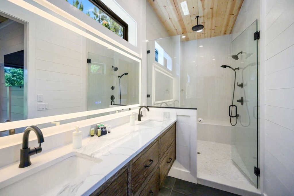 Bathroom Skyfall Lodge
