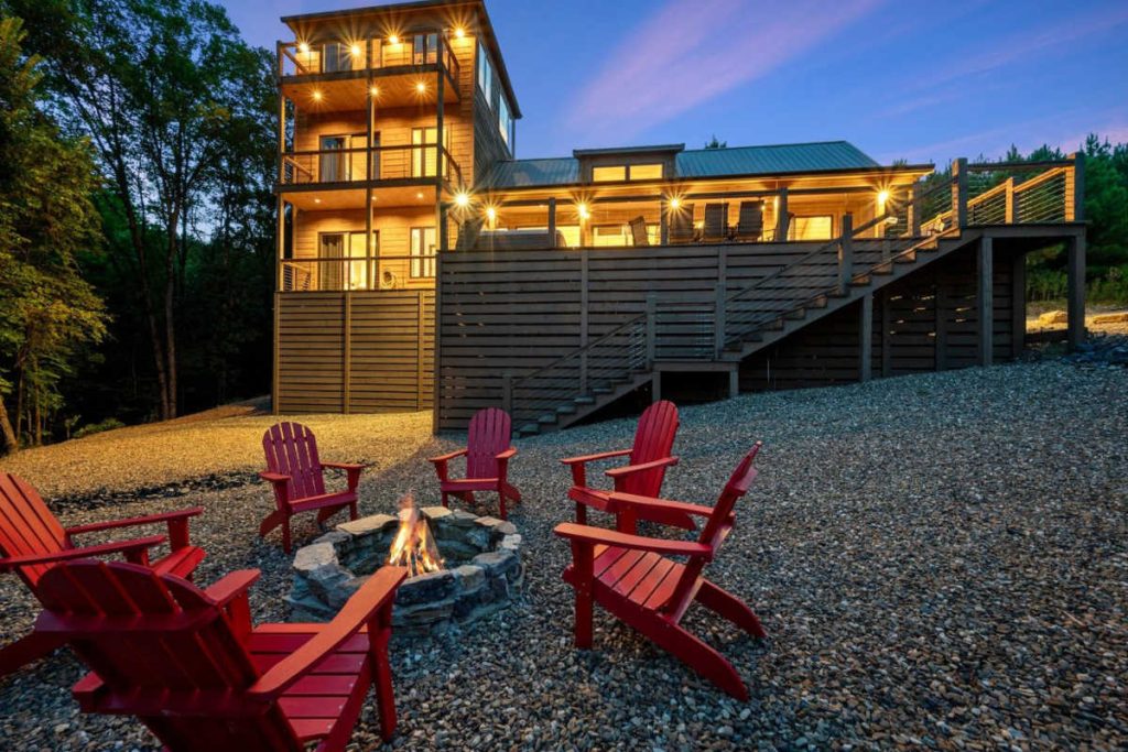 Yard Skyfall Lodge Broken Bow